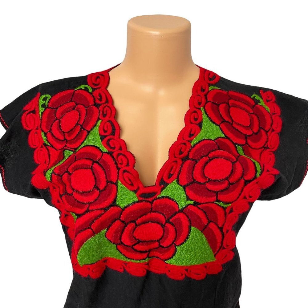 Mexican Embroidered Black Shirt Blouse Red Green Floral Pattern Artisanal Size M - Picture 2 of 7
